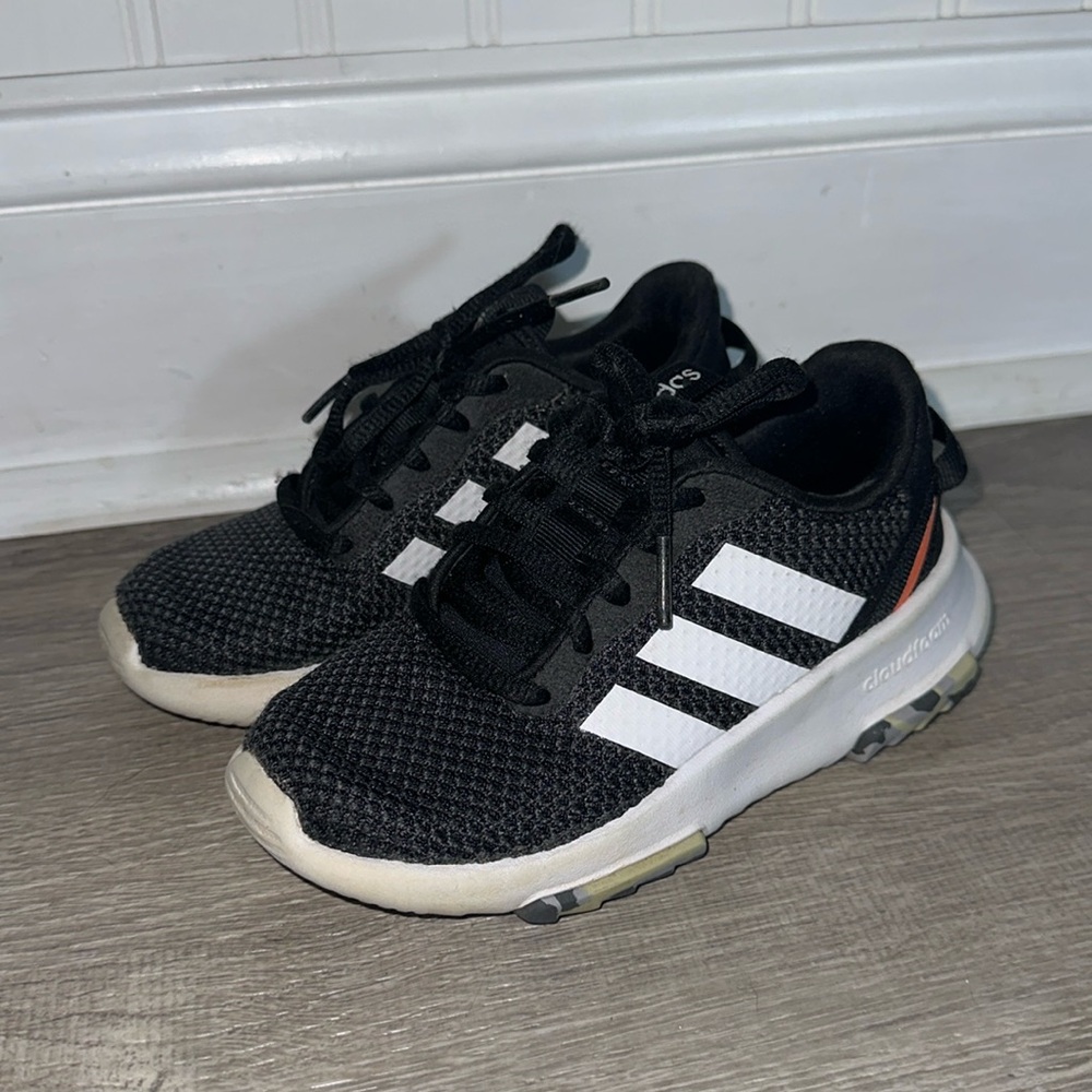 Little Boys Adidas cloud foam sneakers